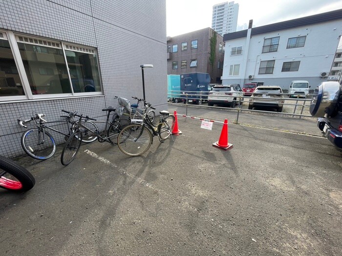 物件外観写真5　(駐輪場)