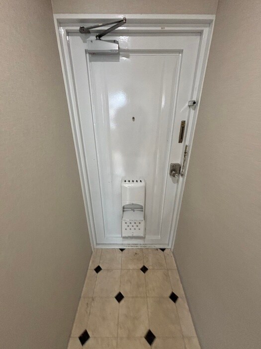 物件内観写真4　(玄関)