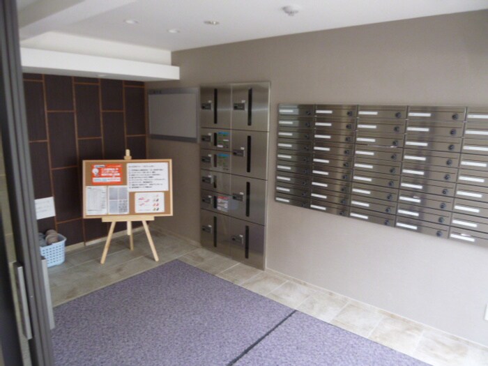 物件外観写真3　(エントランス部分)