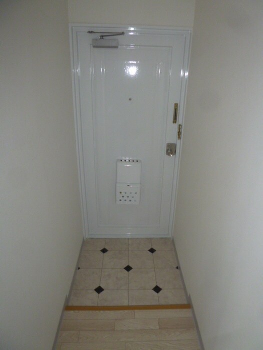 物件内観写真13　(玄関)