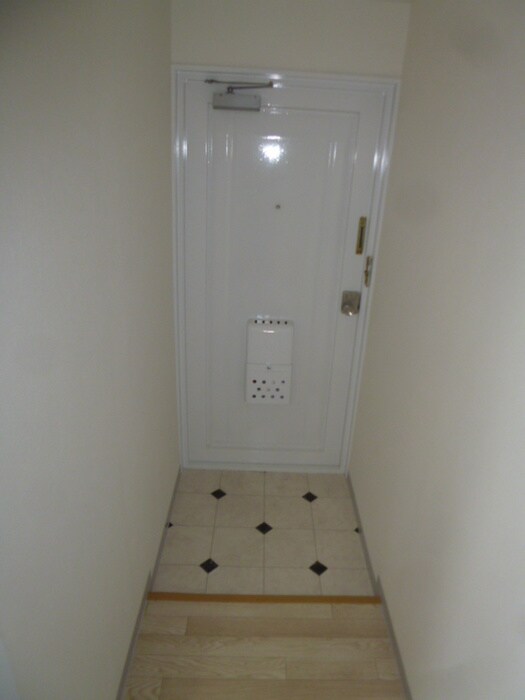 物件内観写真13　(玄関)