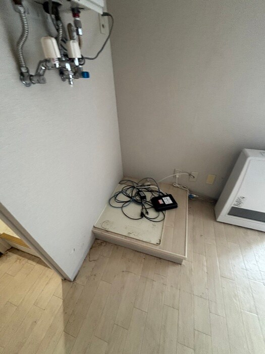 物件内観写真16　(洗濯機置場)