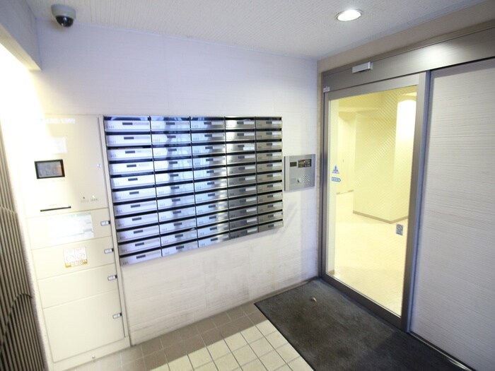 物件外観写真3　(エントランス部分)