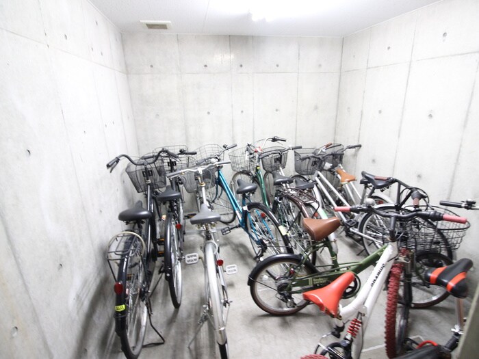 物件外観写真5　(駐輪場)