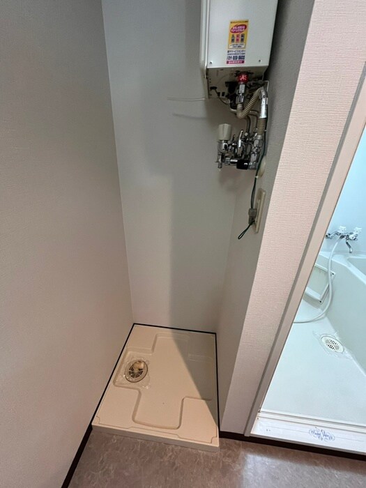 物件内観写真16　(洗濯機置場)