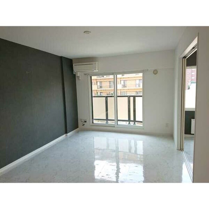 物件内観写真7　(室内からの展望)