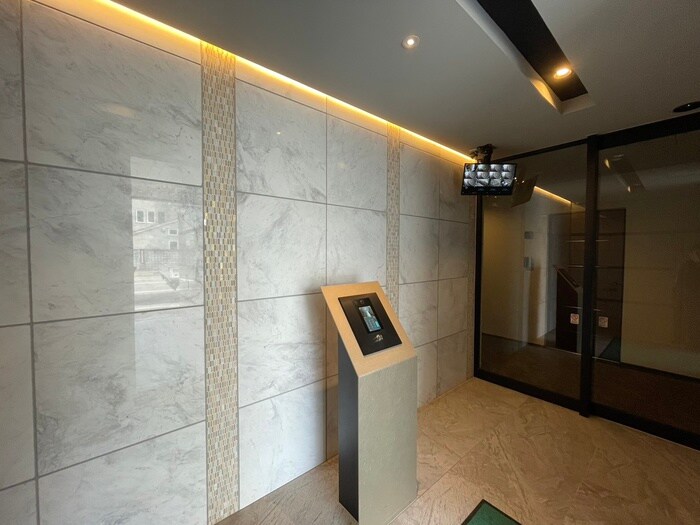 物件外観写真5　(エントランス部分)