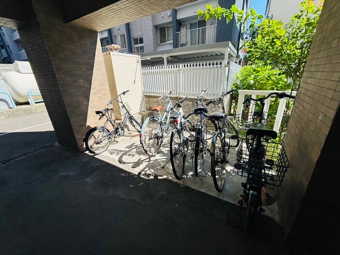 物件外観写真5　(駐輪場)