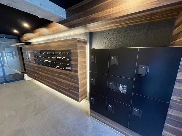 物件外観写真5　(エントランス部分)