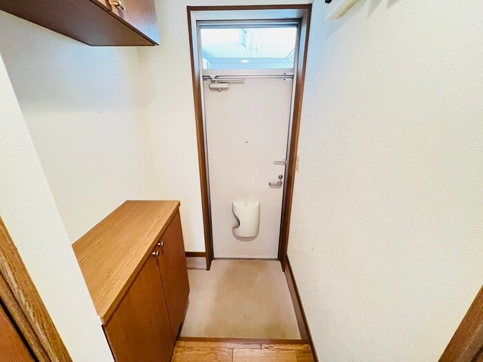 物件内観写真16　(玄関)