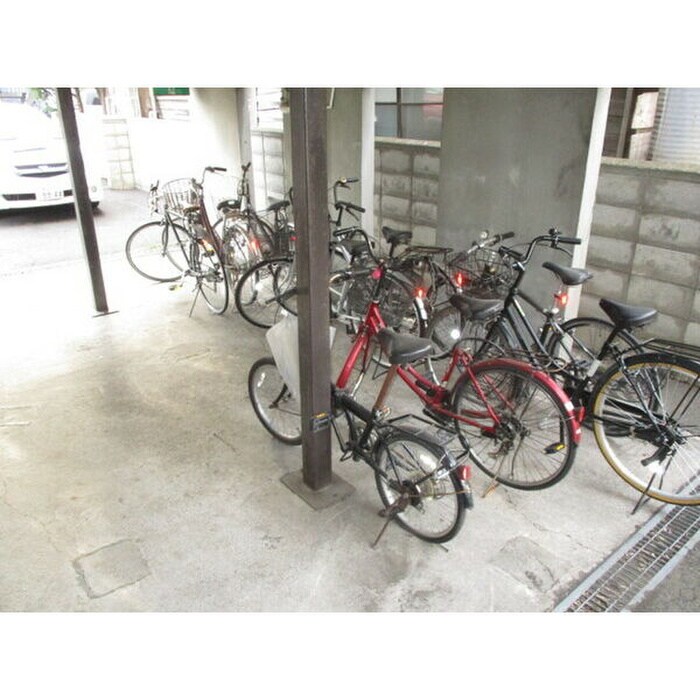 物件外観写真4　(駐輪場)