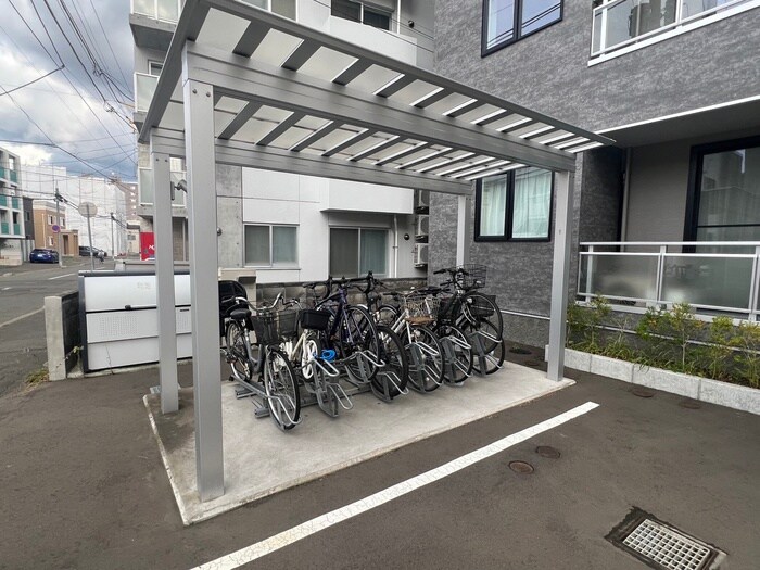 物件外観写真4　(駐輪場)