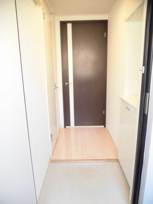 物件内観写真13　(玄関)
