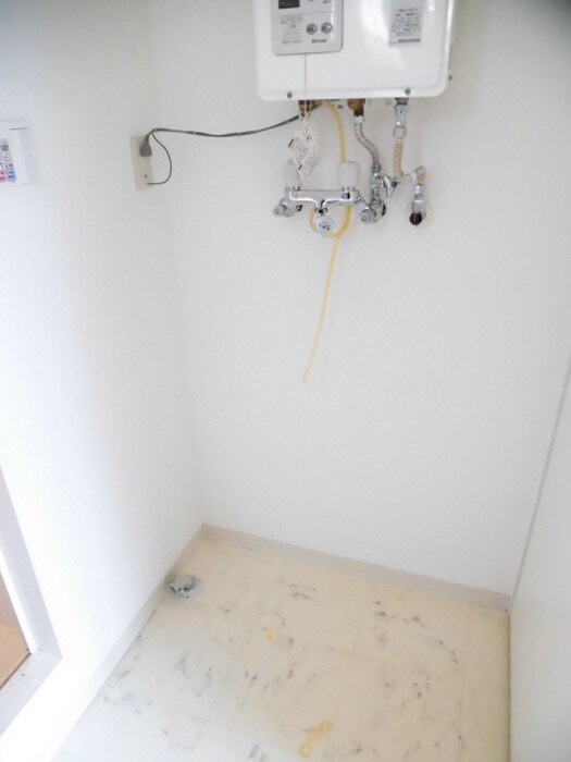 物件内観写真14　(洗濯機置場)