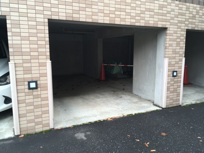 物件外観写真6　(駐車場)