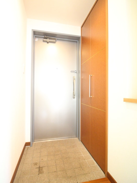 物件内観写真16　(玄関)