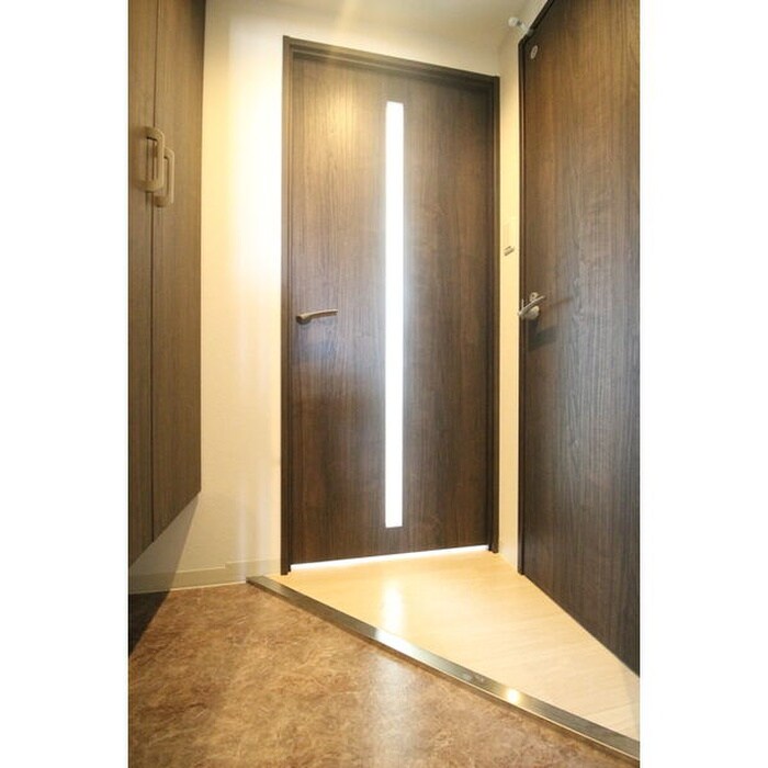 物件内観写真15　(玄関)