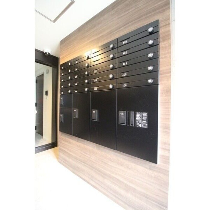 物件外観写真4　(エントランス部分)