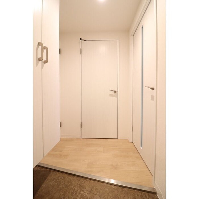 物件内観写真16　(玄関)