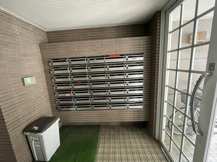 物件外観写真4　(エントランス部分)