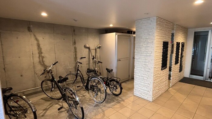 物件外観写真4　(エントランス部分)