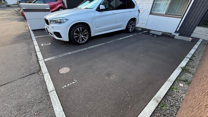 物件外観写真6　(駐車場)