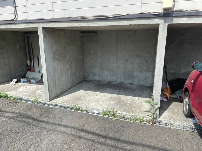 物件外観写真4　(駐車場)