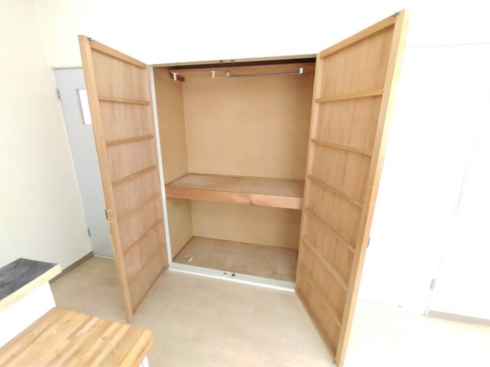 物件内観写真12　(収納)