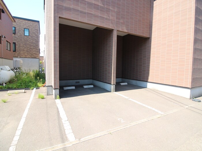 物件外観写真4　(駐車場)