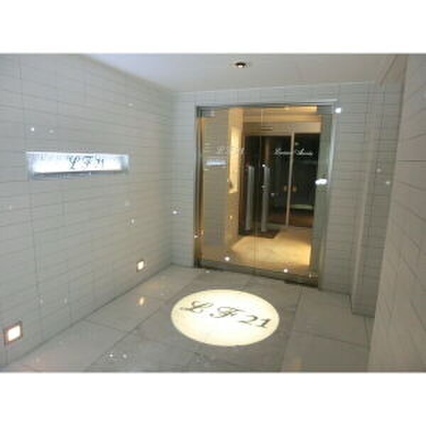 物件外観写真4　(エントランス部分)