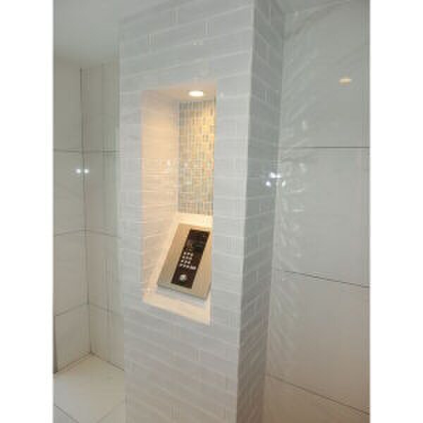 物件外観写真5　(エントランス部分)