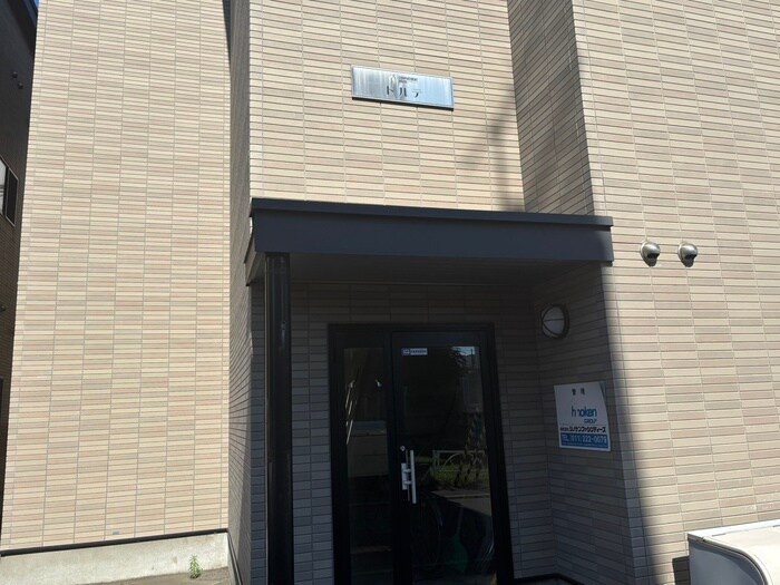 物件外観写真3　(エントランス部分)