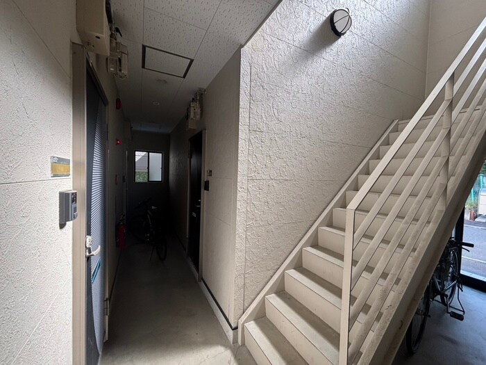 物件外観写真4　(エントランス部分)