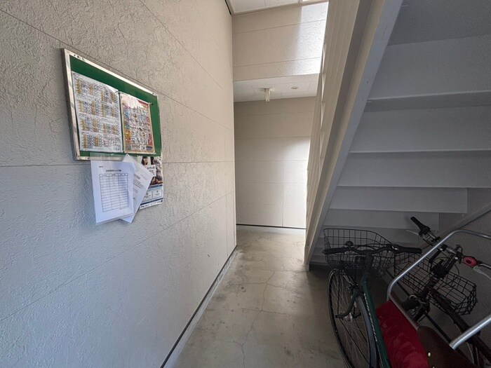 物件外観写真5　(エントランス部分)