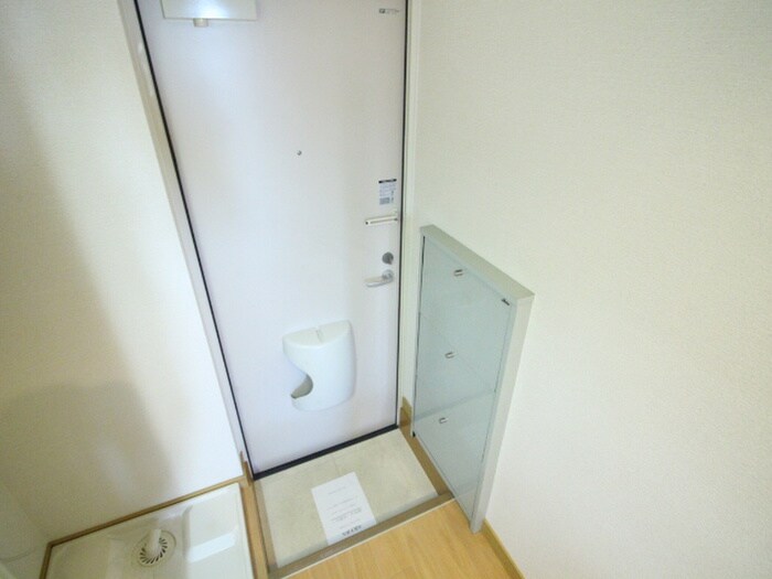 物件内観写真16　(玄関)