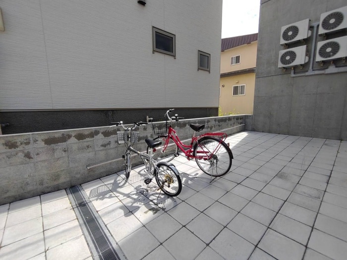 物件外観写真6　(駐輪場)