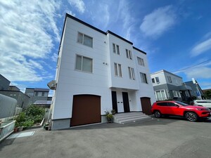 八軒3条東2丁目テラスハウス外観写真
