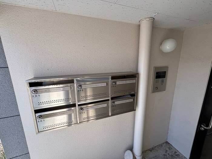 物件外観写真5　(エントランス部分)