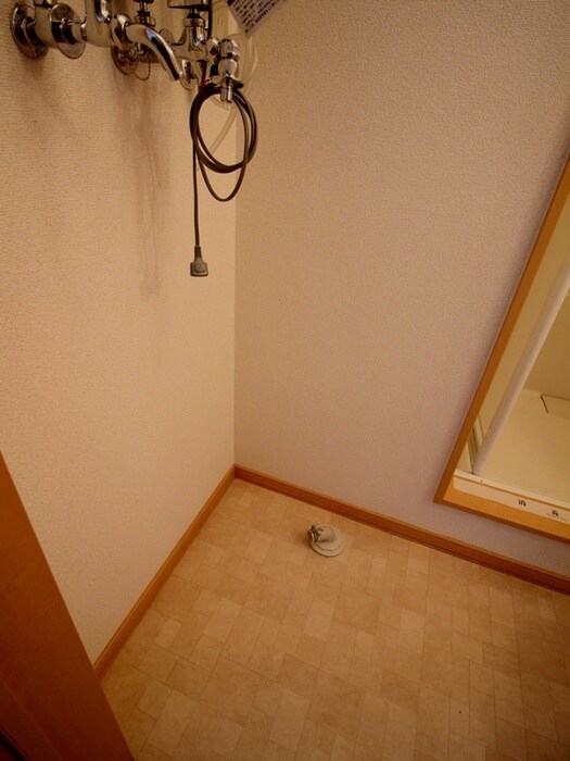 物件内観写真16　(洗濯機置場)