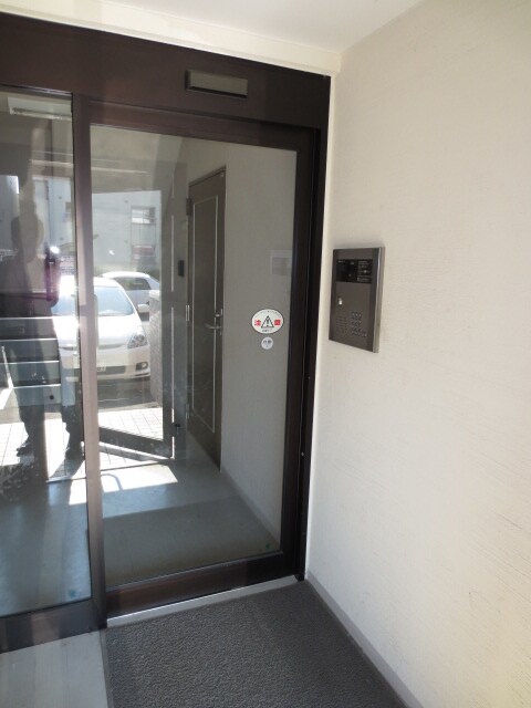 物件外観写真4　(エントランス部分)