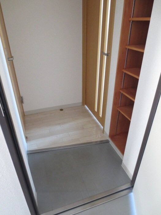物件内観写真14　(玄関)