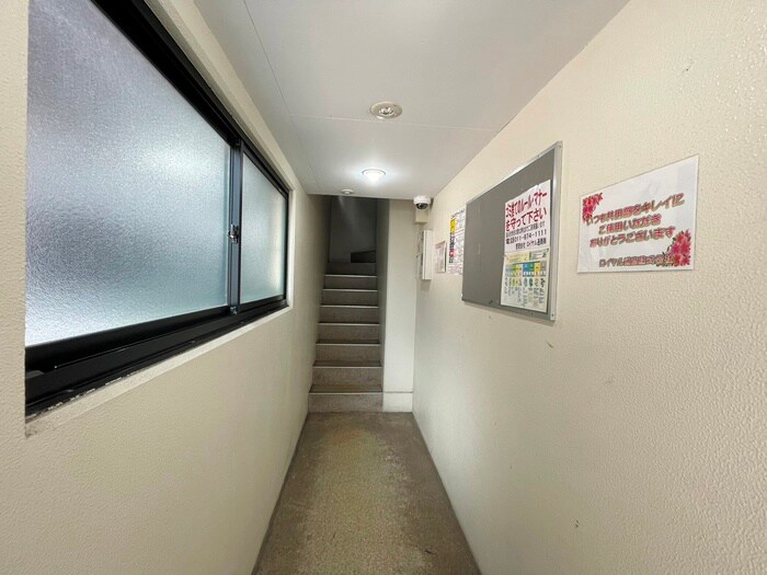 物件外観写真6　(エントランス部分)