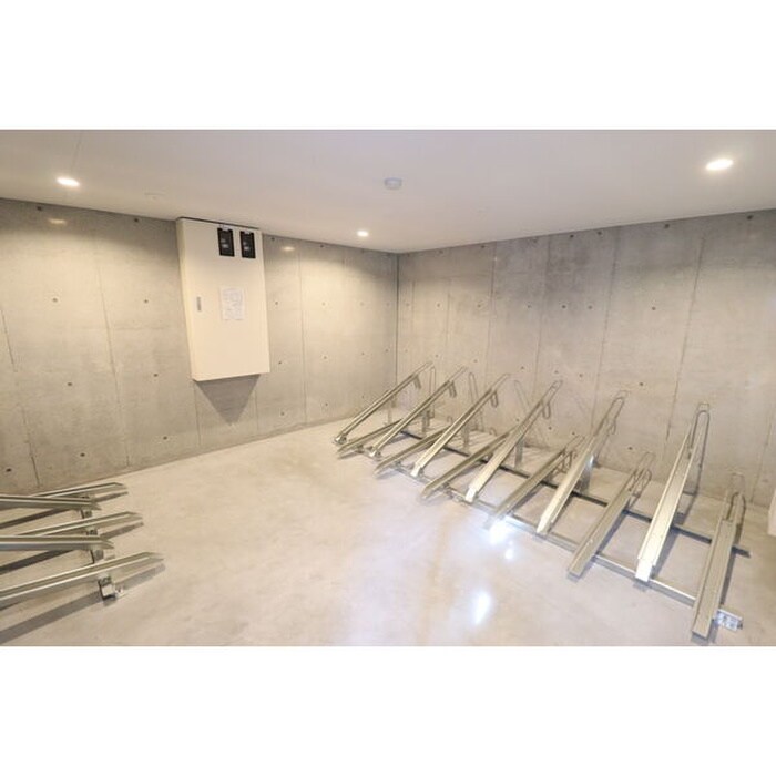 物件外観写真4　(駐輪場)