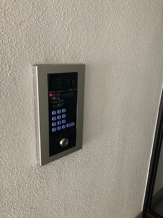 物件外観写真4　(エントランス部分)