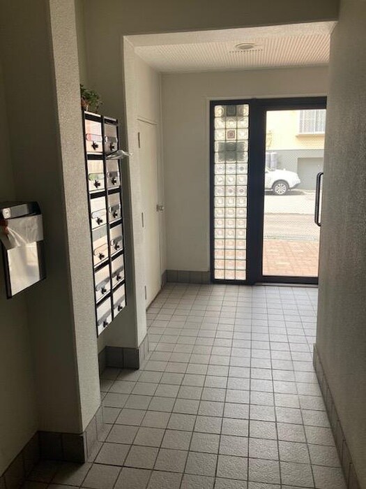 物件外観写真5　(エントランス部分)