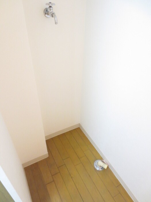 物件内観写真18　(洗濯機置場)