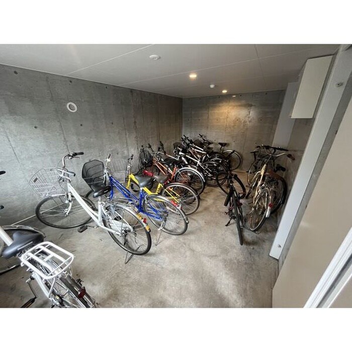 物件外観写真4　(駐輪場)