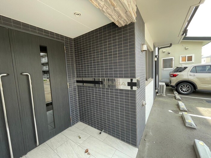 物件外観写真5　(エントランス部分)