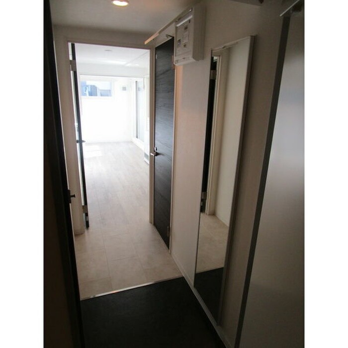 物件内観写真16　(玄関)