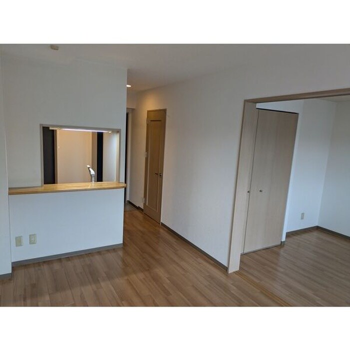 物件内観写真3　(居室)